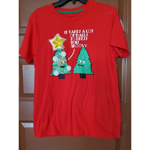 It Takes A Lot of Balls to Dress This Groovy T-shirt Medium Red Seven Oaks Xmas - Picture 1 of 4